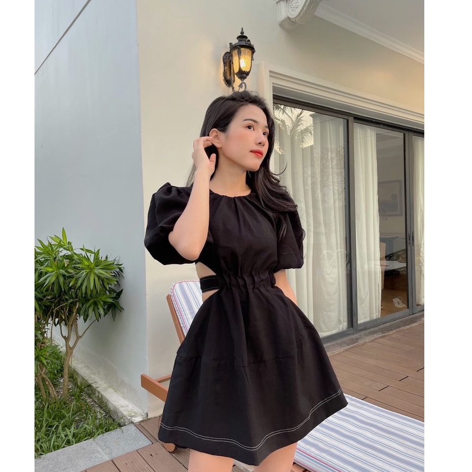 Đầm Anna đen tay phồng hở lưng