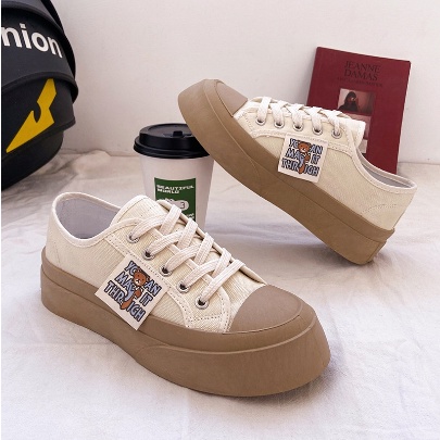 Giày thể thao nữ đế nâu chật liệu vải Canvas hình tag gấu siêu cute 2022