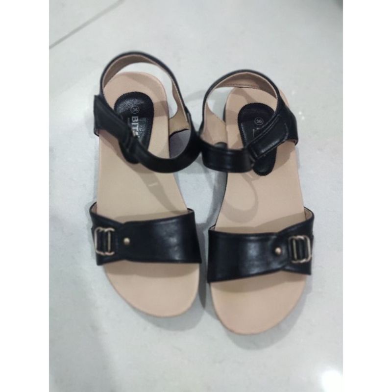 Giày bitas mới 98% sz 36