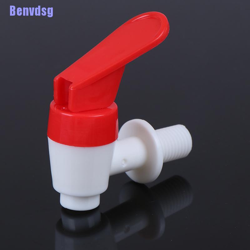Vạn vòi nước bằng nhựa chất lượng