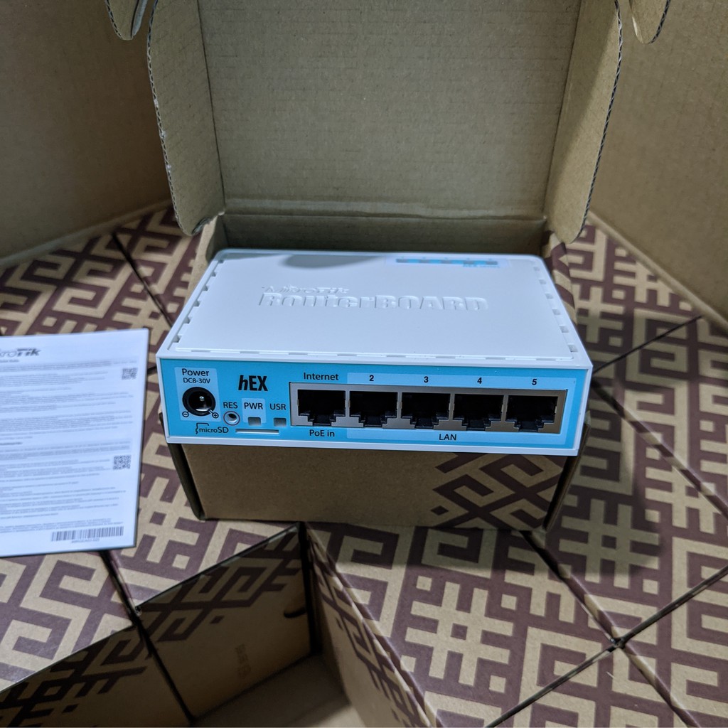 Router Mikrotik RB750Gr3 fullbox mới 100% - hàng chính hãng bảo hành 12 tháng