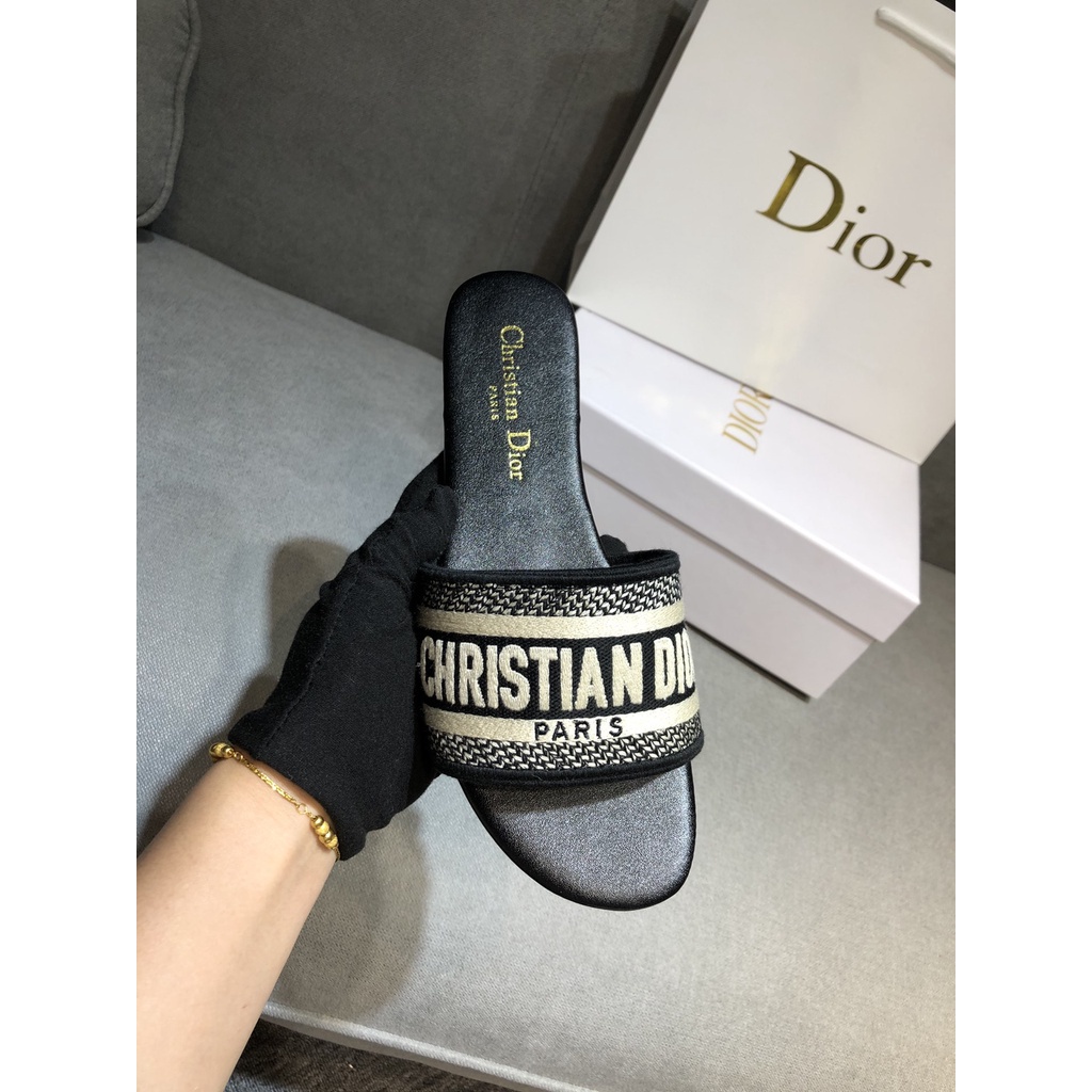 Xăng đan Nữ Đế Bệt Bằng Da Tổng Hợp Mới