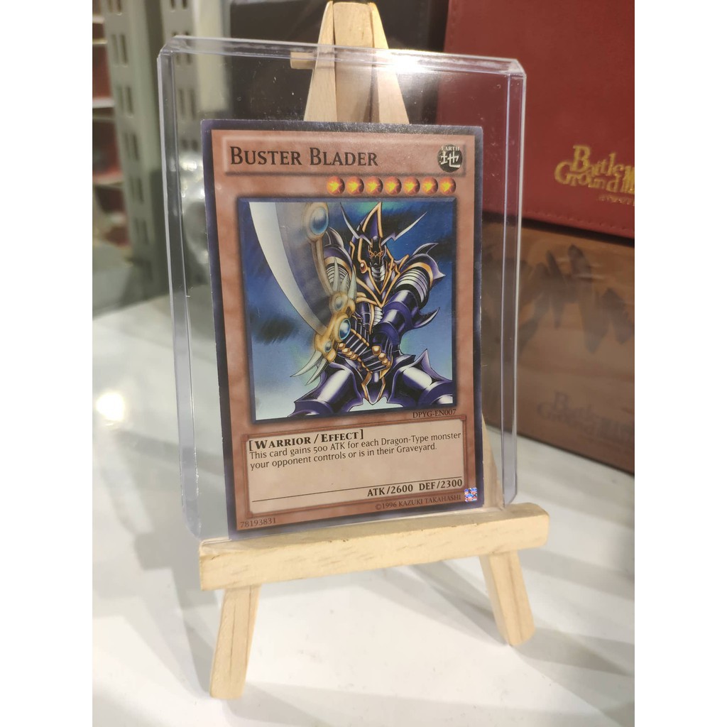 Lá bài thẻ bài Yugioh Kiếm sĩ diệt rồng Buster Blader - Tặng bọc bài nhựa bảo quản