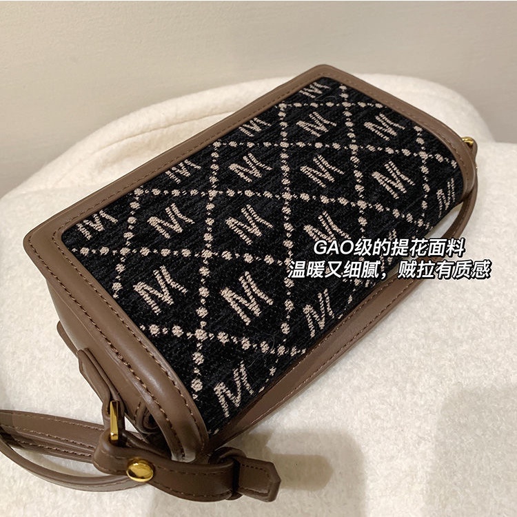 Túi Đeo Vai Đính Đá Thiết Kế Phong Cách Retro Thanh Lịch Dành Cho Nữ