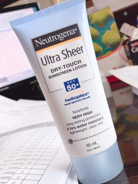 Kem / xịt chống nắng Neutrogena Ultra Sunscreen Sheer Spf50+ Face and Body