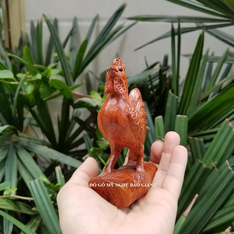 Tượng con gà gỗ hương cao 12 cm (mẫu mới)