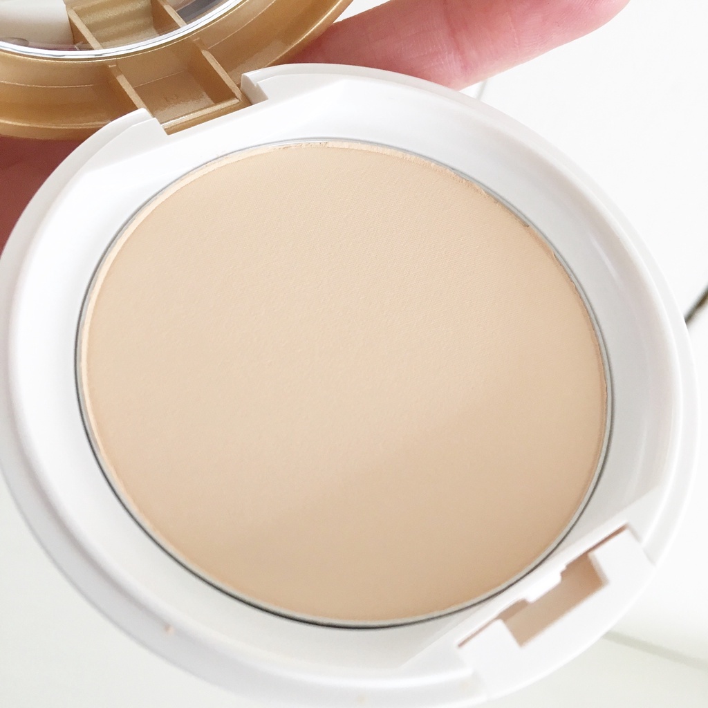 Phấn nén che khuyết điểm bảo vệ da MEISHOKU Moist-Labo BB