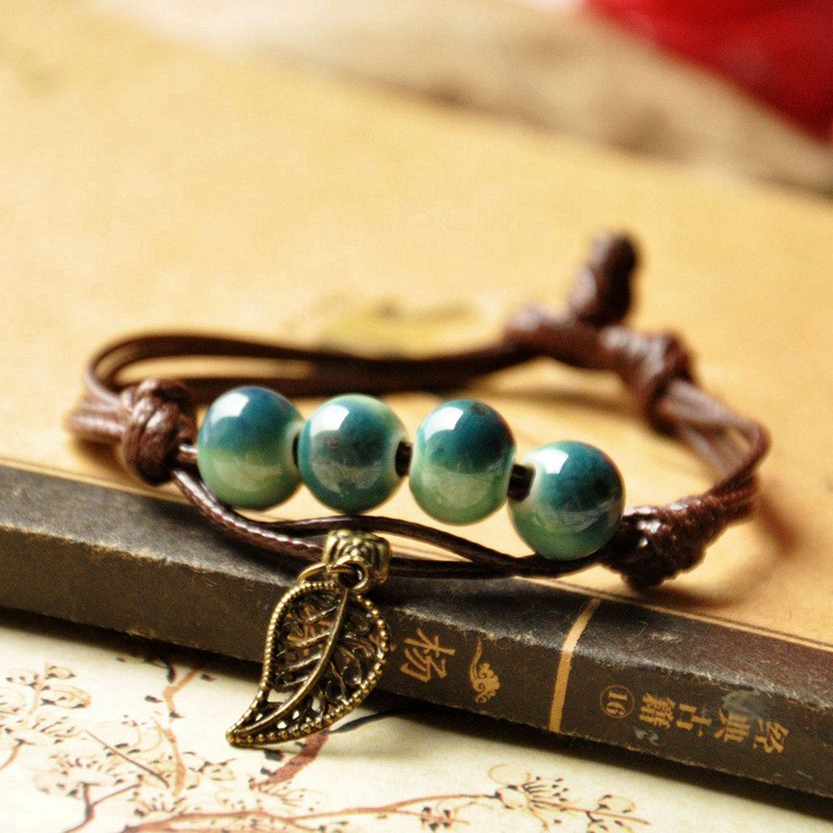 Vòng Tay Hạt Gốm - 4 hạt đính lá [ HANDMADE ]