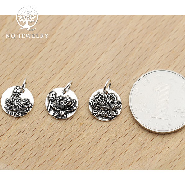 Charm bạc hình tròn họa tiết hoa sen treo - NQ Jewelry