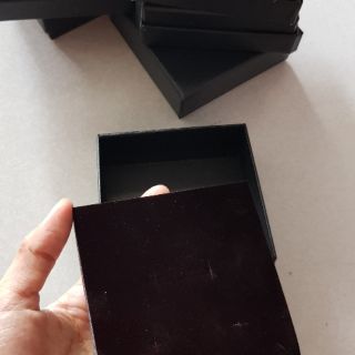 Hộp đựng cài áo
