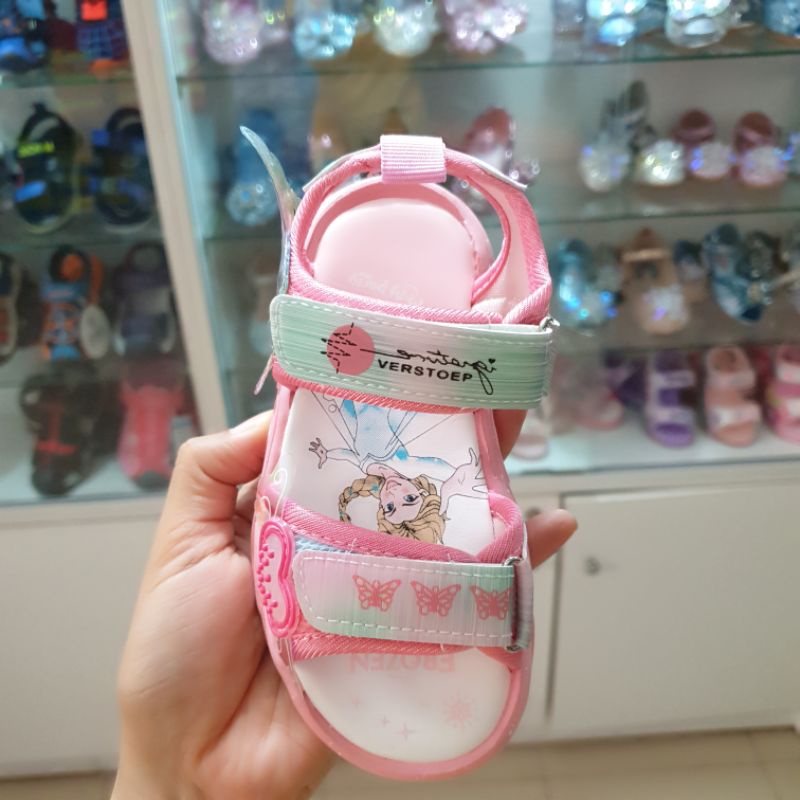 Giày bé gái có đèn led phát sáng kiểu sandal quai ngang xinh xắn