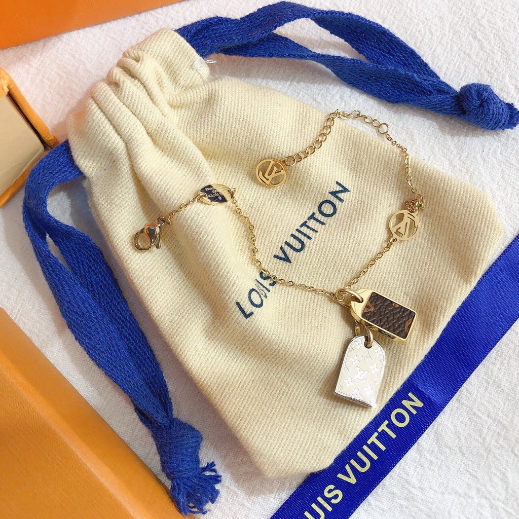 Vòng Tay Louis Vuitton Bằng Thép Titan Họa Tiết Chữ LV Sang Trọng Thời Trang