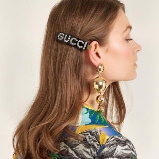 Kẹp tóc mái gucci hot trend