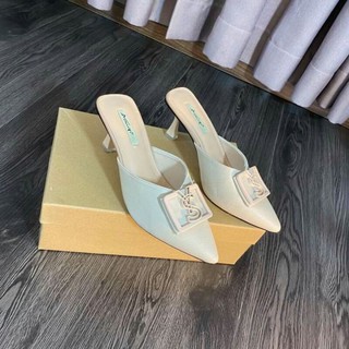 Dép sục mũi nhọn