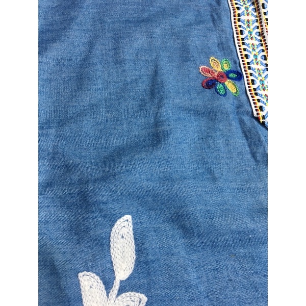 Áo thêu hoa xẻ tà thổ cẩm Made in Thái Lan