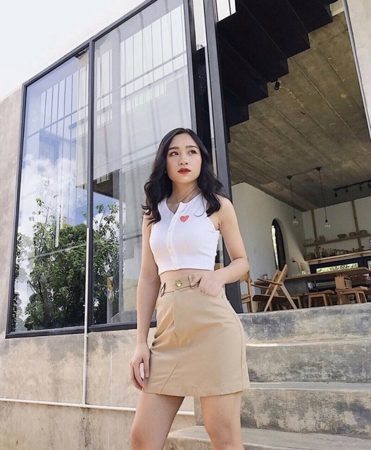 Áo croptop cài nút không tay thêu tim phong cách xứ sở Kim Chi