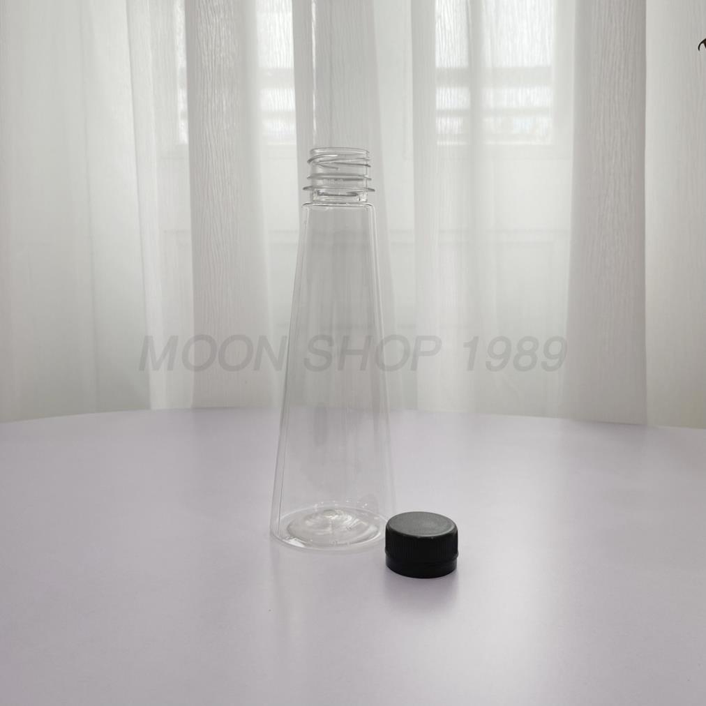 [Kho sỉ]  50 chai nhựa kiểu dáng tam giác 330ml nắp đen kèm tem thank u đáng iu