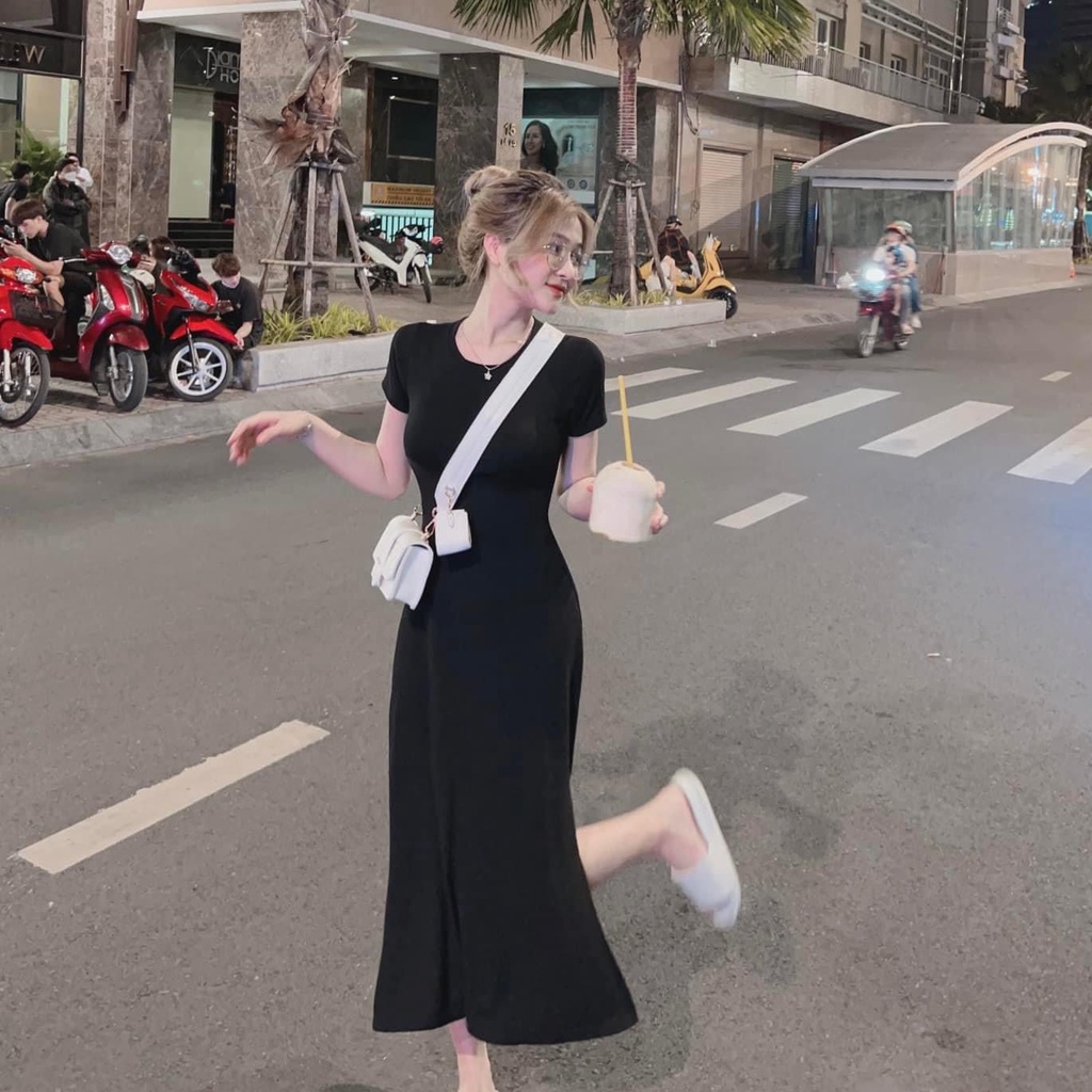 Đầm Thun Đen Cổ Tròn Xẻ Tà Dáng Dài Chất Cotton Thấm Hút Mồ Hôi