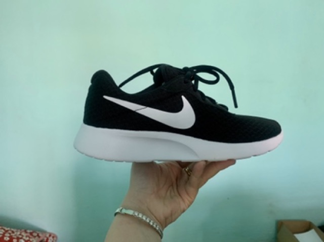 Giày Nike Tanjun hàng chính hãng size nữ màu đen trắng