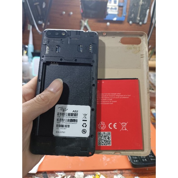 điện thoại itel a52 liệt cảm ứng có tài khoản Google . bao full sim sóng wi-fi sạc pin ok.