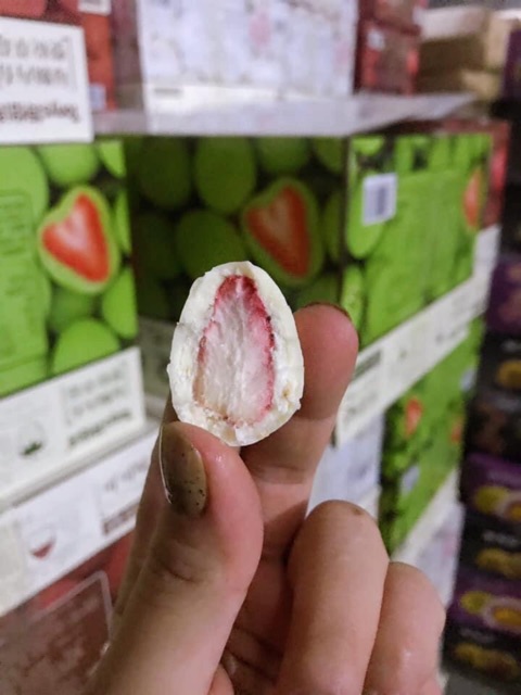 SOCOLA BỌC DÂU TÂY SẤY HÀNG MỚI