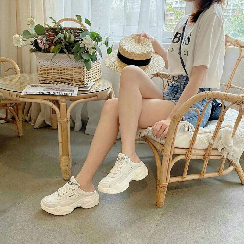 giày sục thể thao viền bạc và xanh