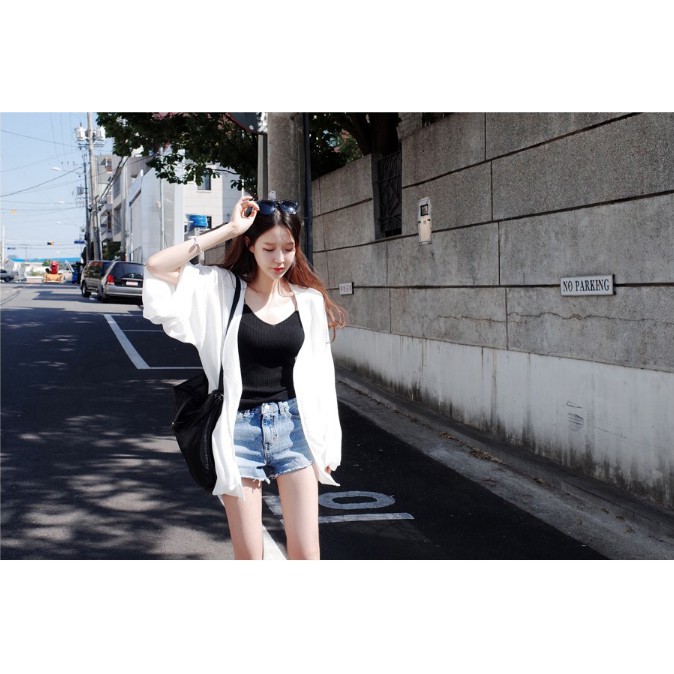 Áo cardigan voan trắng dáng ngắn chống nắng đi biển. | BigBuy360 - bigbuy360.vn