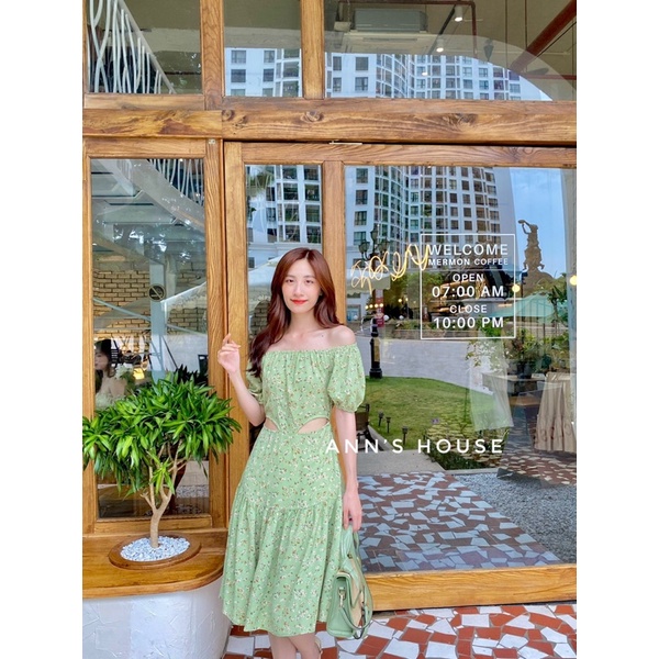 Váy hoa trễ vai cắt eo