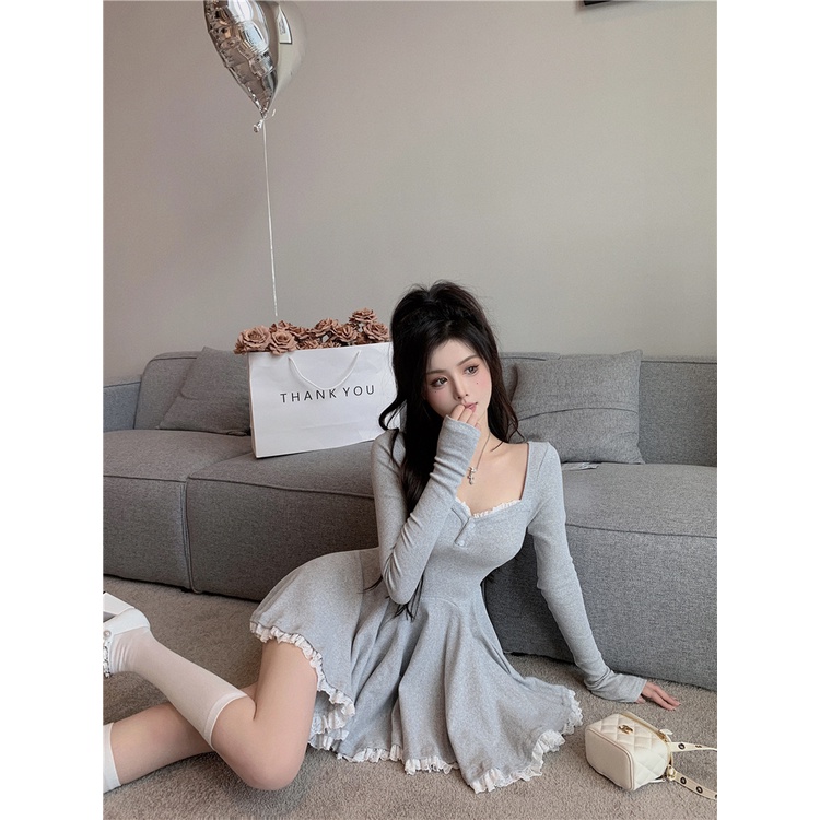 Váy xòe dài tay cổ vuông viền bèo