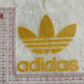 Chữ Adidas ủi phủ kim tuyến vàng