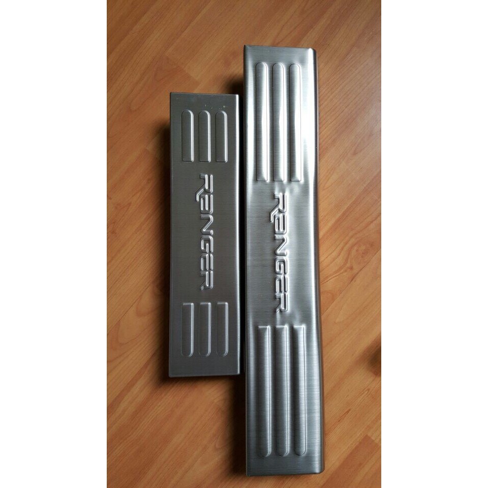 BỘ 8 ốp bậc trong ngoài Ford Ranger -mẫu Inox