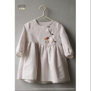 Váy linen thêu bé gái