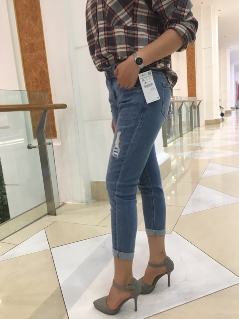 Quần Jeans boyfriends thêu đẹp lạ