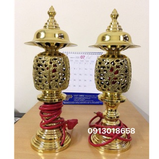 Đôi đèn thờ bằng đồng vằng nguyên chất cao 32cm, đôi đèn điện thờ bằng đồng.