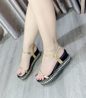 Giày đinh qc