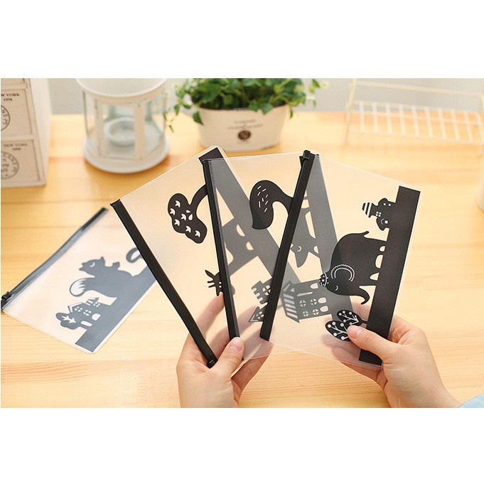 Hộp bút trong suốt hình cute con vật nền đen dễ thương (20*14cm)