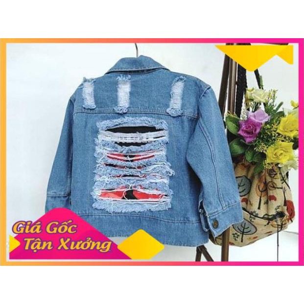 Áo khoác jean mẫu rách lưng in số 68 cho bé siêu sành điệu