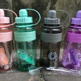 Bình nước nhựa có dây đeo và ống hút