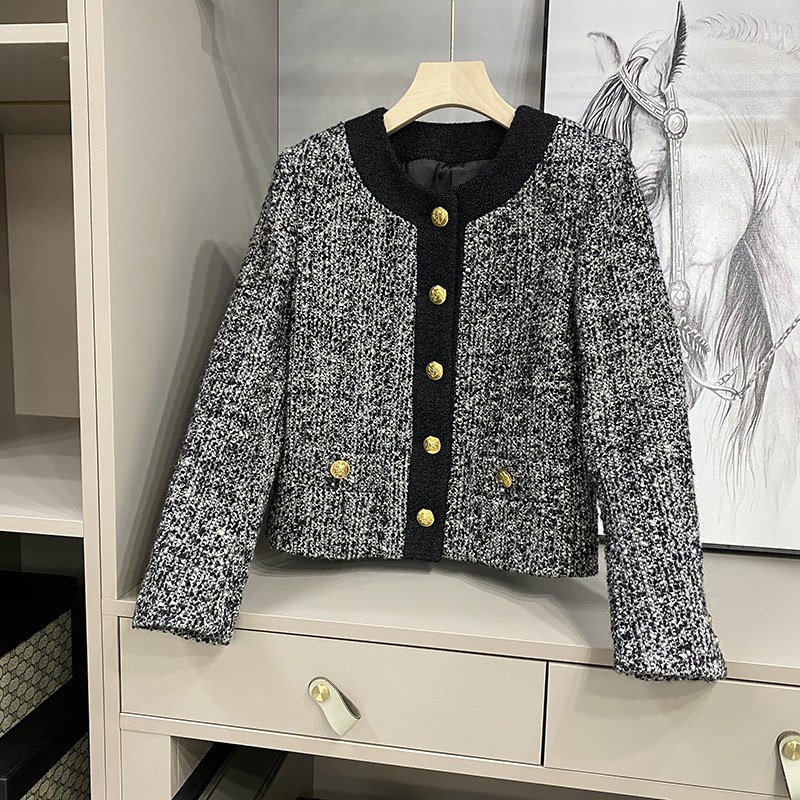 Áo khoác len dáng ngắn phong cách retro Blackpink Lisa
