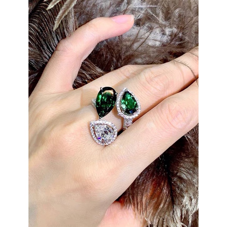 Nhẫn Đeo Tay Đính Ngọc Lục Bảo Họa Tiết Chim Công Độc Đáo