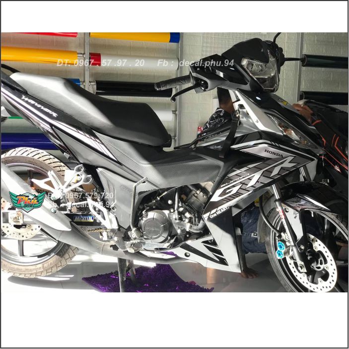 Tem Winner GTR đen Trắng (V)