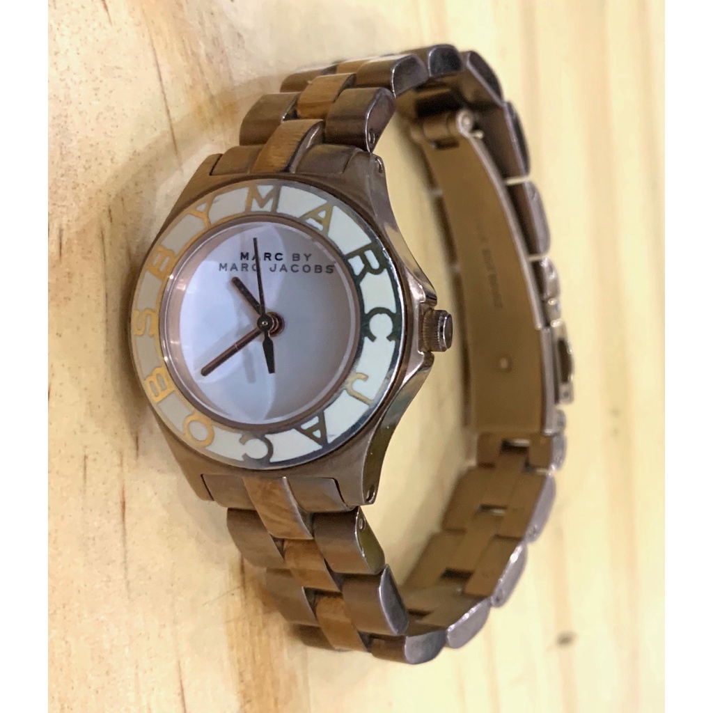 Đồng hồ nữ cao cấp chính hãng Marc Jacob.Hàng Secondhand.Mặt đẹp size 22.Dây thép đặc,zin theo máy.Hàng VIP