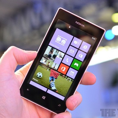 Điện Thoại Nokia Lumia 520 chỉ nghe gọi gắn thẻ nhớ nghe nhạc, chụp hình