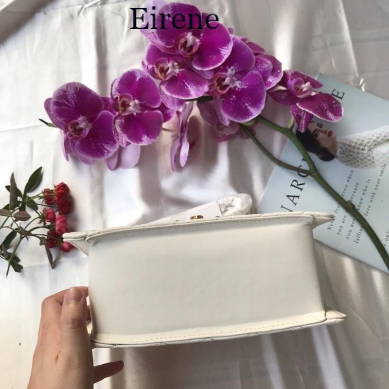 Túi Nữ  Bốn Đinh Dạng Trám Sẵn Hai Màu Đen Và Trắng