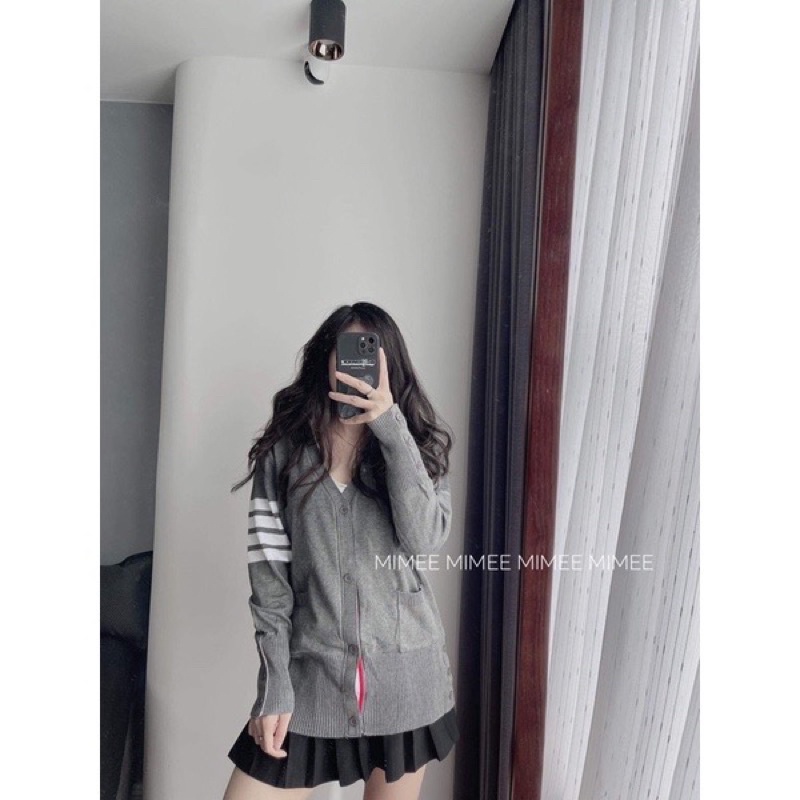 Áo Khoác Cardigan Nam Nữ Chất Len Xám Sọc Viền Đỏ & Xanh Cúc Cài Form Nữ Bó (thomb New) | BigBuy360 - bigbuy360.vn