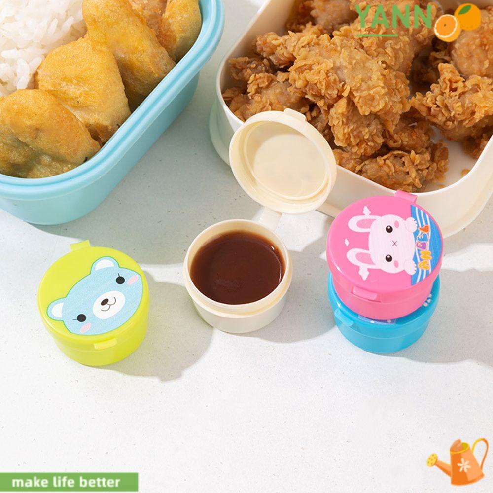 1 Lọ Đựng Gia Vị Dạng Bóp Mini Tiện Dụng