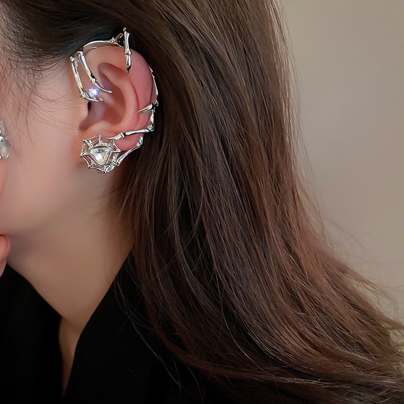 Khuyên tai kim loại zircon hình móng vuốt quỷ thời trang phong cách vintage đậm chất punk cá tính 19A1431