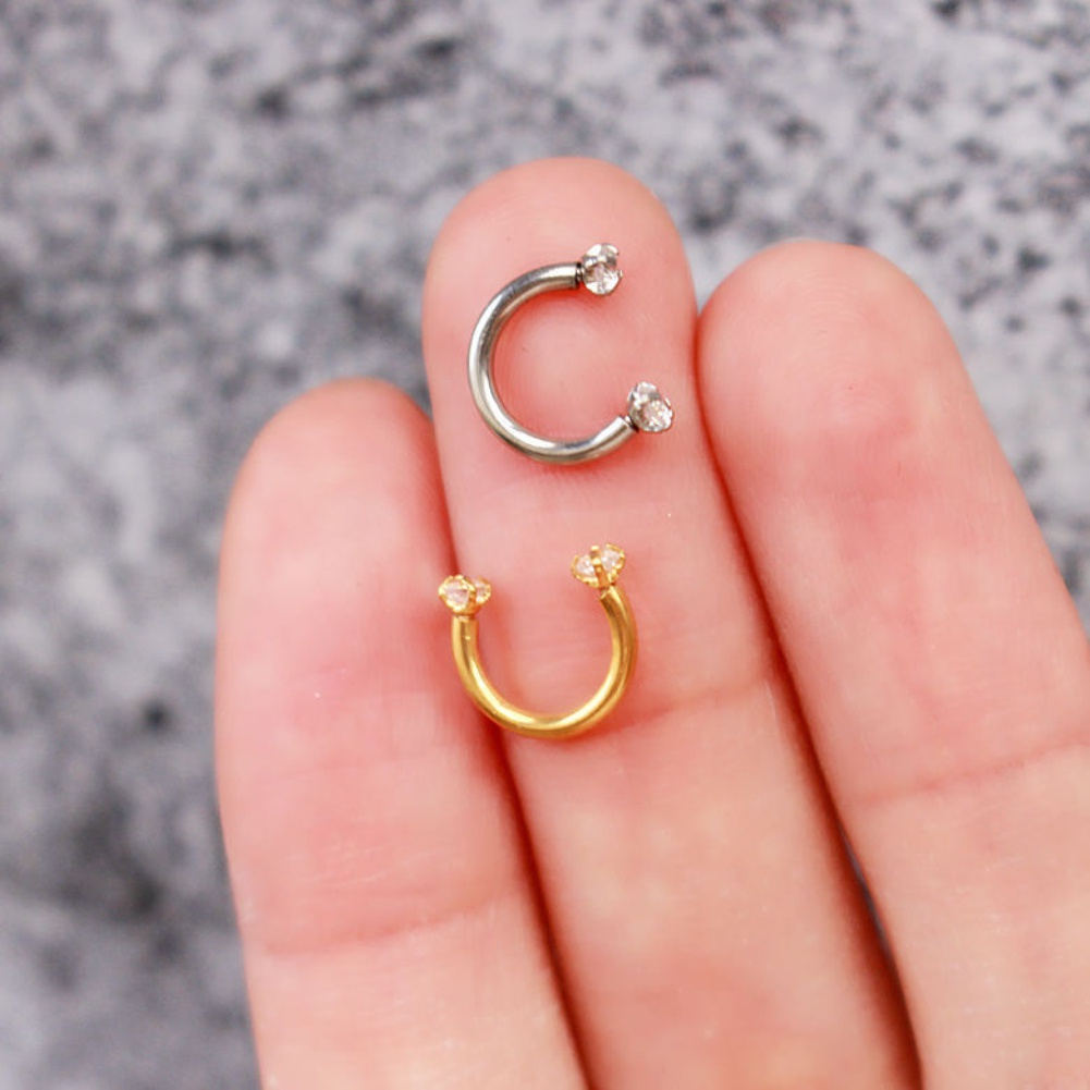 1 Khuyên Tai Chữ U Bằng Thép Titan Đính Đá Thời Trang Unisex