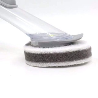 Cây cọ rửa kèm bình xịt đa năng.