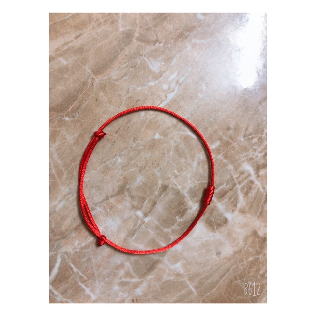 Vòng chỉ đỏ may mắn